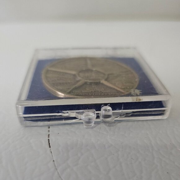 Vintage Walt Disney World  5 lands Medallion - Picture 3 of 3